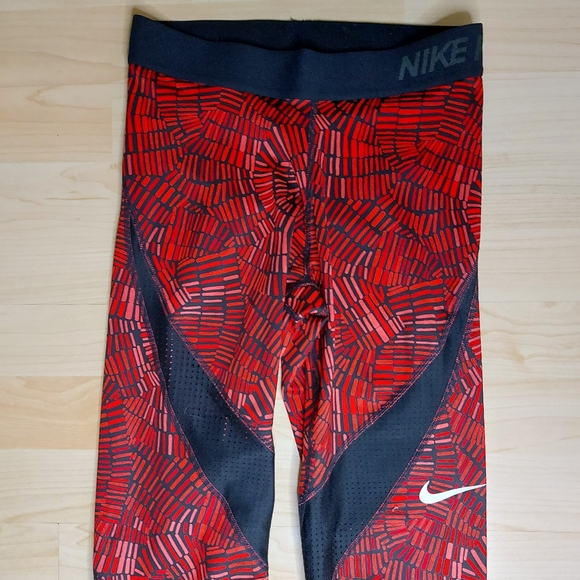 Nike Pro Mesh Crop Red Legging - Picture 2 of 8
